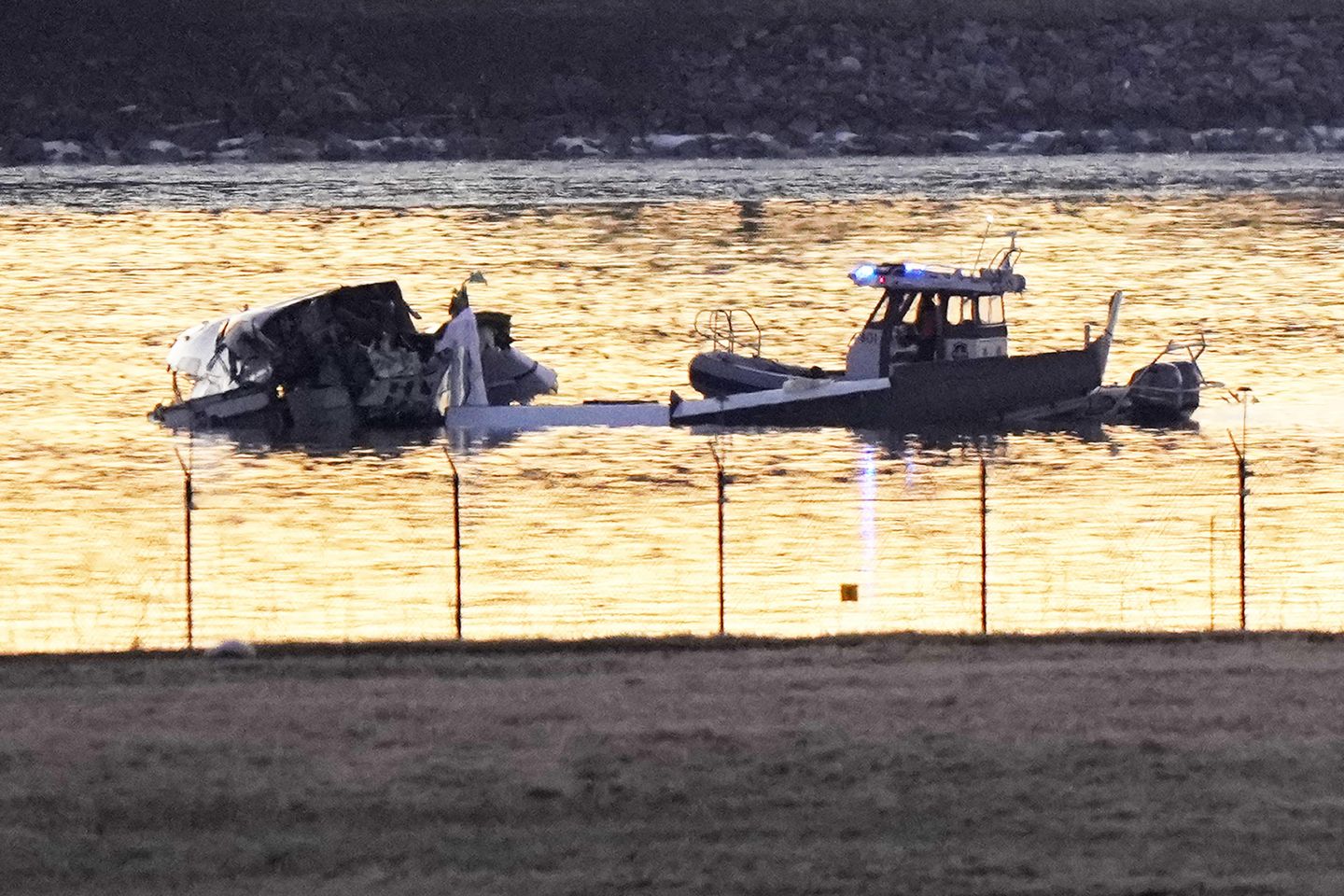 Army identifies two soldiers involved in Black Hawk, commercial jet crash