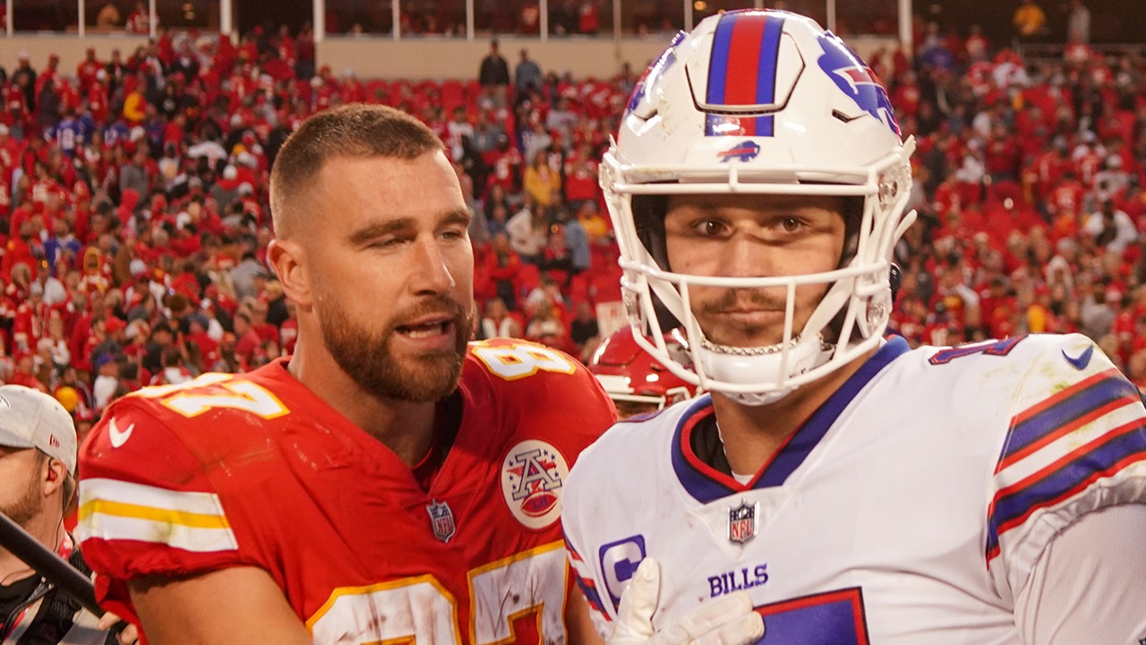 Chiefs' Travis Kelce says he 'used to dream of being like' what Josh Allen is as quarterback