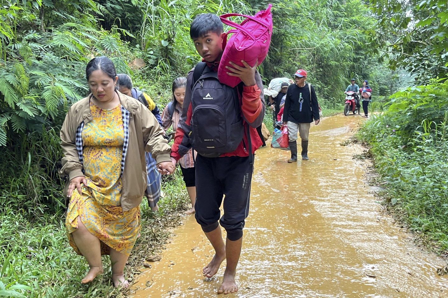 Death toll in deadly flooding and landslides in Indonesia rises to 21