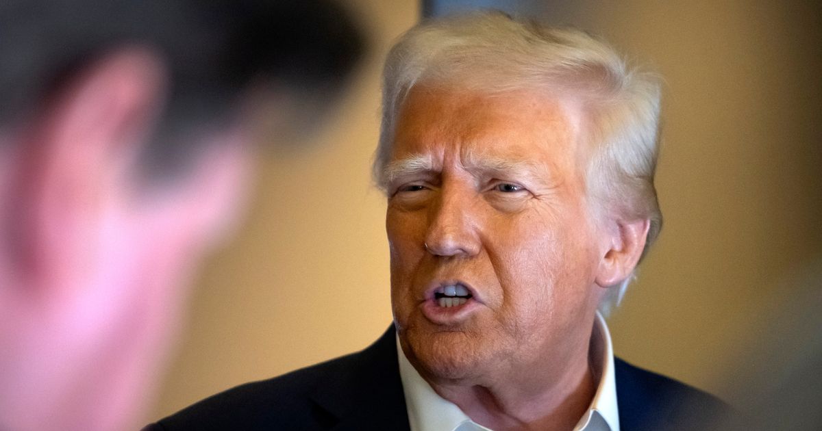 Trump Orders Tariffs, Travel Bans On Colombia Over Rejected Deportation Flights