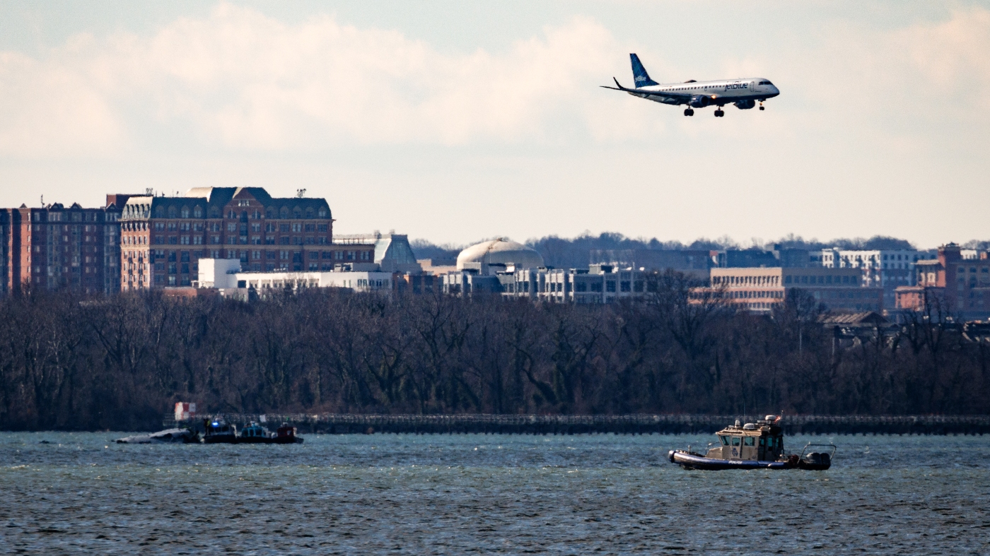 D.C. crash investigators focus on altitude and vision quality of helicopter crew : NPR