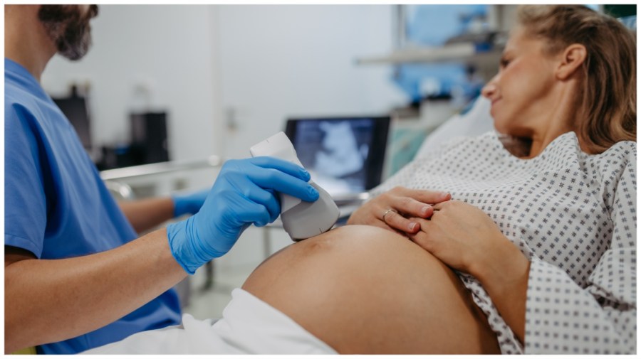 Maternal death rates fall as disparities widen: CDC