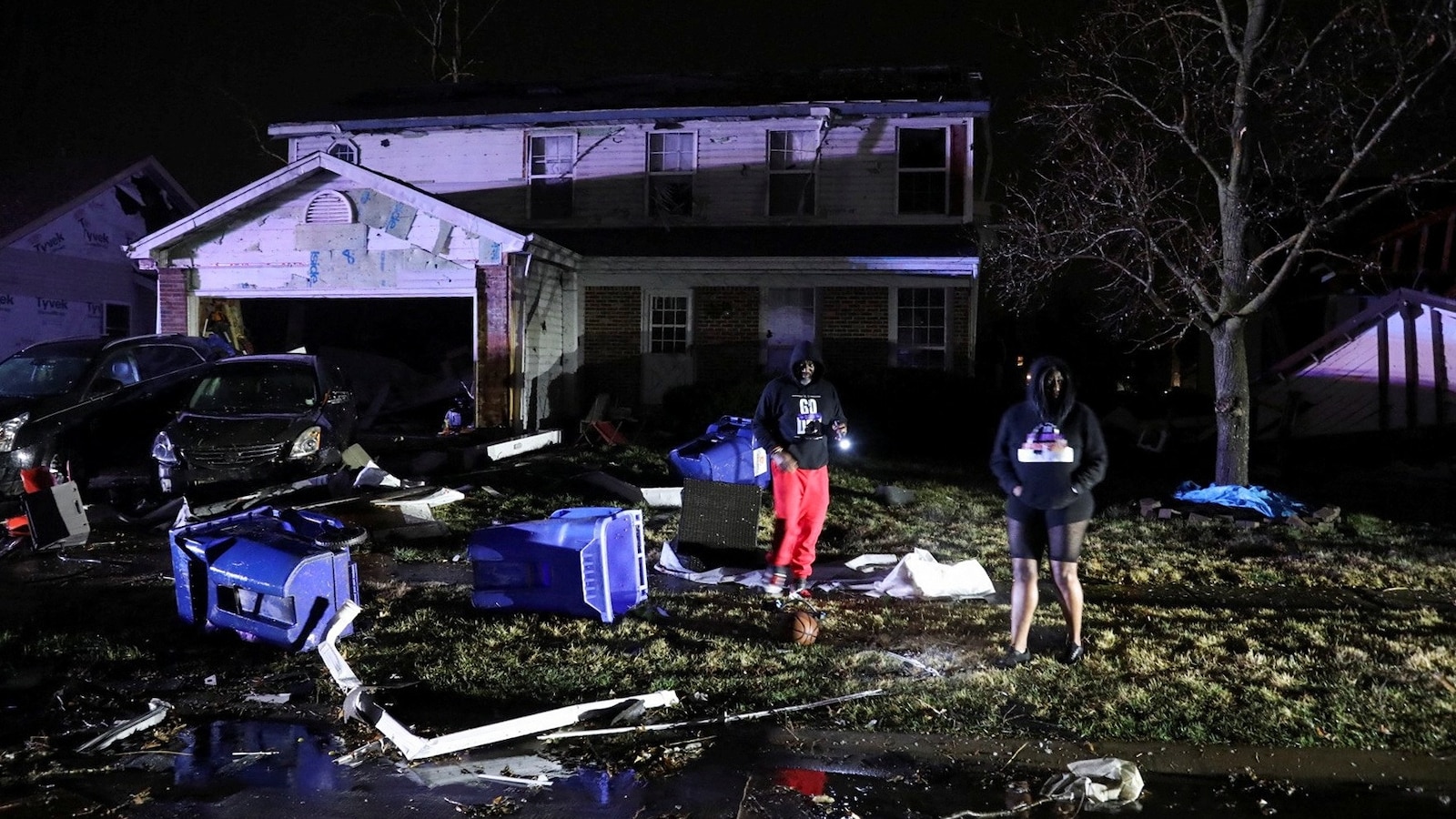 At least 1 dead as severe storms sweep through the Midwest