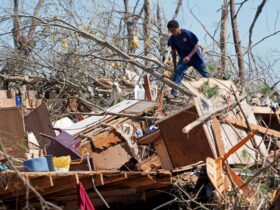 At least 40 dead as fresh storm threatens thousands in western US bringing heavy mountain snow and devastating high winds