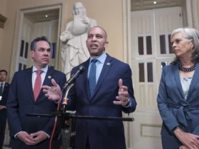 Jeffries doesn't budge on GOP funding bill after Schumer caves