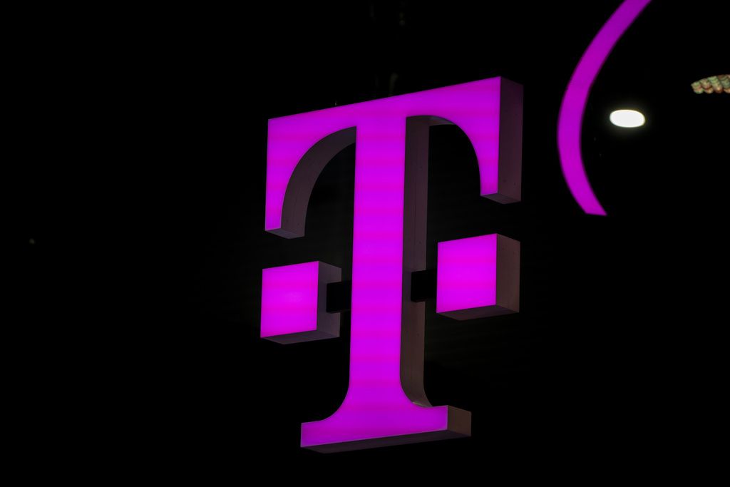 T-Mobile data breach payments in $350 million settlement to begin next month