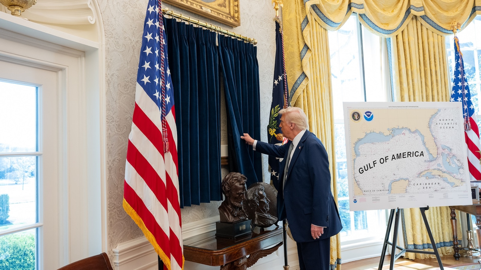 Trump hangs a copy of Declaration of Independence in Oval Office