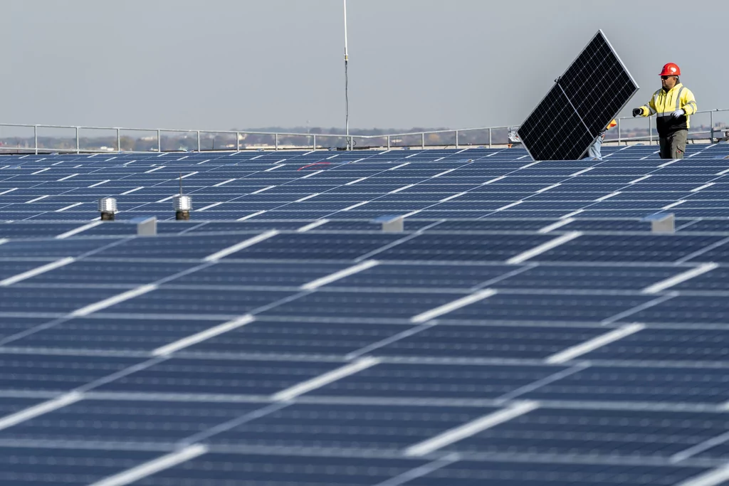 Wind and solar generated more electricity than coal last year