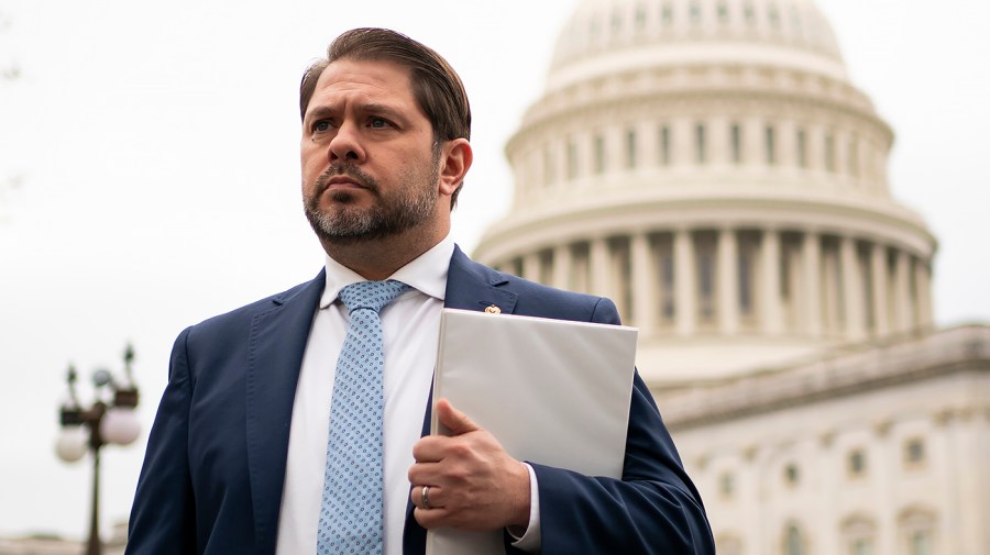 Gallego presses Lutnick on administration’s plan to slap 21 percent tariff on Mexican tomatoes