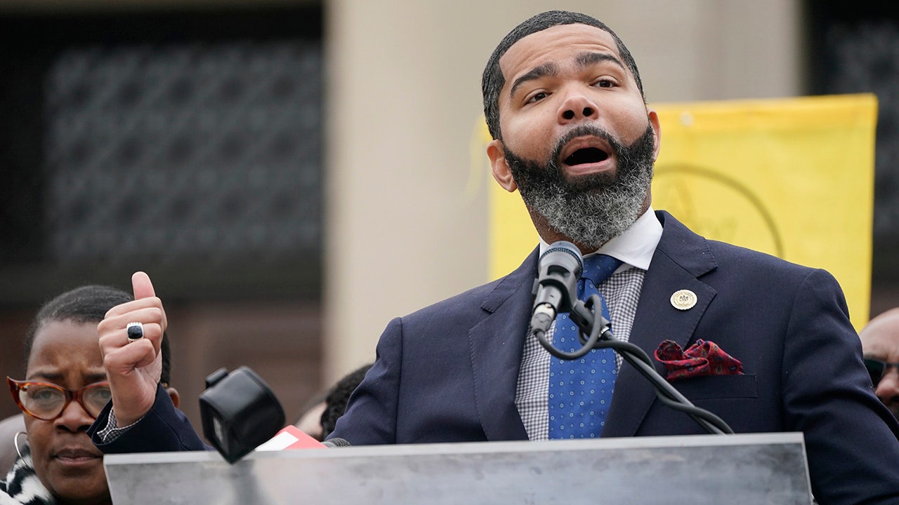 Jackson, Mississippi mayor facing federal charges trails challenger in election results