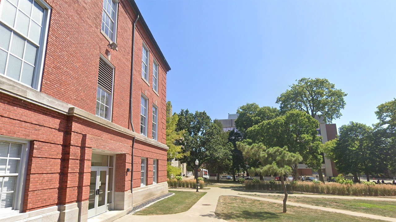 Manhunt underway after 1 person reportedly shot at Illinois State University