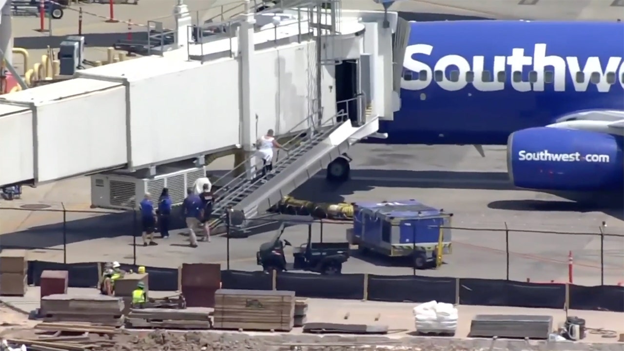 Southwest Airlines flight headed to Mexico has apparent engine issue