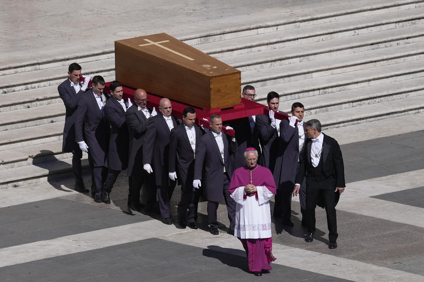 Thousands attend Pope Francis' funeral, a ceremony he helped reimagine