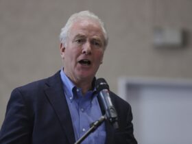 Van Hollen meets with Kilmar Abrego Garcia in El Salvador