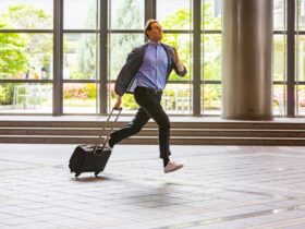 American Airlines introduces new technology to hold flights for its connecting passengers