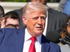 Federal judge blocks Trump from closing agencies