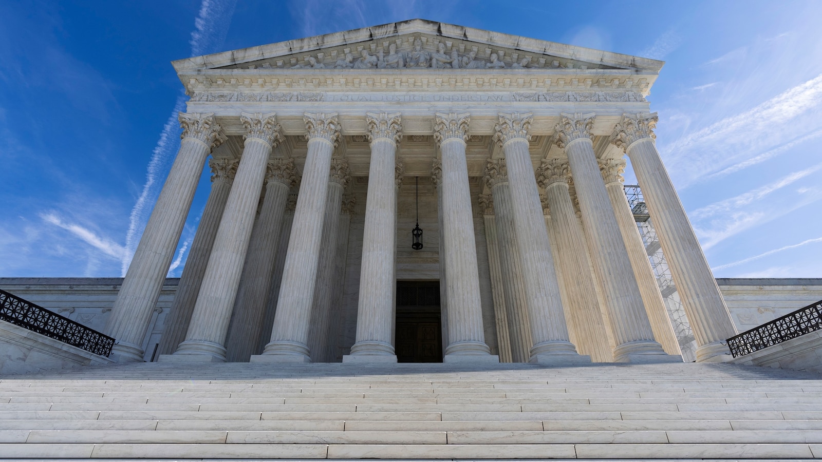 Supreme Court allows White House to end protections for 350K Venezuelans for now