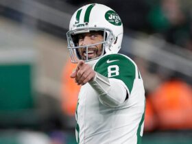 Aaron Rodgers officially signs Steelers' one-year contract