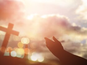 Americans think religion is making a big comeback: Gallup poll