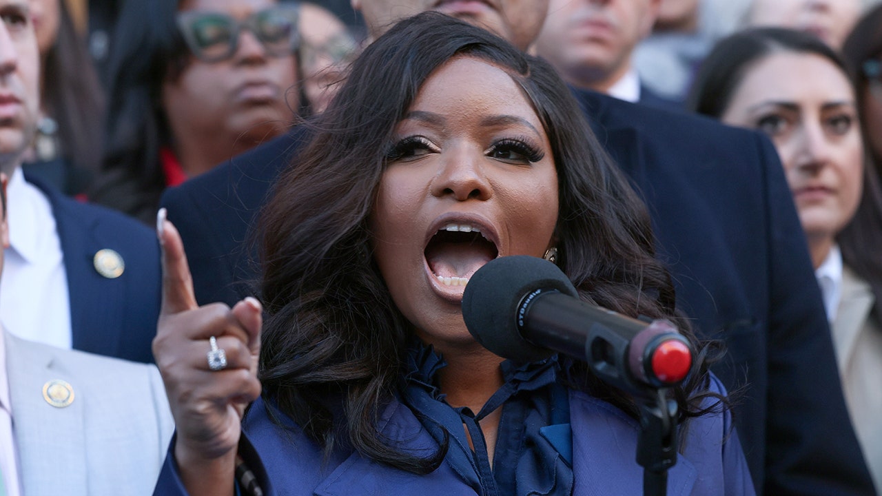 Jasmine Crockett seeks top Democrat position on House Oversight Committee
