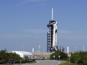 Musk pulls back on threat to withdraw Dragon spacecraft
