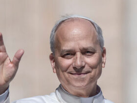 Pope Leo XIV Tells Putin to Make a 'Gesture' of Peace in First Phone Call